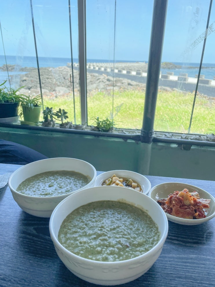  제주 김녕 오션뷰 성게전복죽 맛집 “좀녀네집”