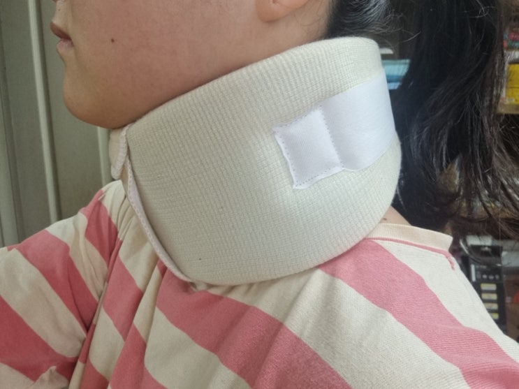 목보호대, 거북목으로 힘든사람들이라면 목교정기 사용하자