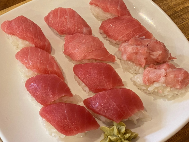  서울 논현역 스시 맛집, 참치(도로) 뱃살 초밥이 맛있는 '은행골'