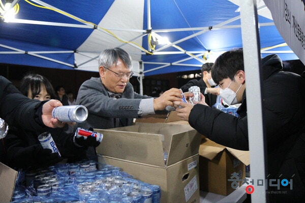 충북대, 기말고사 준비 학생에 '열공야식' 제공