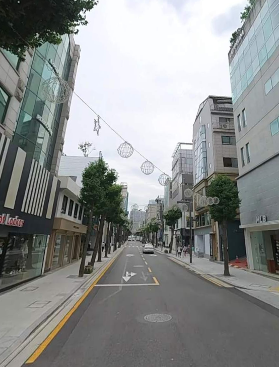  신사동 가로수길을 다시 살리려는 서울시의 노력.