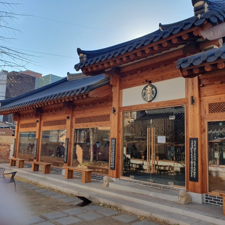 고즈넉한 대구 한옥 카페 스타벅스 종로고택점 신메뉴 스노우 바닐라 티 라떼 고즈넉한 대구 한옥 카페 스타벅스 종로고택점 신메뉴 스노우 바닐라 티 라떼