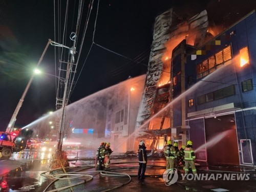 산업단지 화재사고 빈번하게 발생, 화재안전관리 강화 인천 인쇄공장 화재 4시간 소요