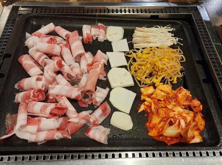  율하 대패 생각 쌈밥집처럼 야채가 푸짐한 대패 생각