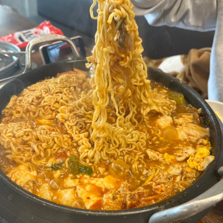  성수동 깡통집에서 점심해결!/제육볶음과 김치찌개, 순두부찌개 맛집/간판없는 깡통집 밥집으로 추천해요