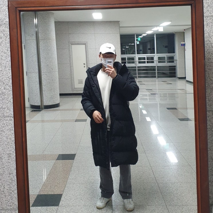 20221208 데일리룩 OOTD, 검은색 흰검 스니커즈 맨투맨