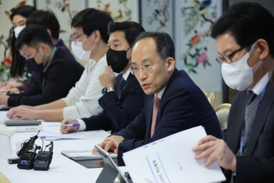 <b>추경호</b> "3주택 이상만 종부세 중과 가닥?…野, <b>금투세</b> 2년 유예... 