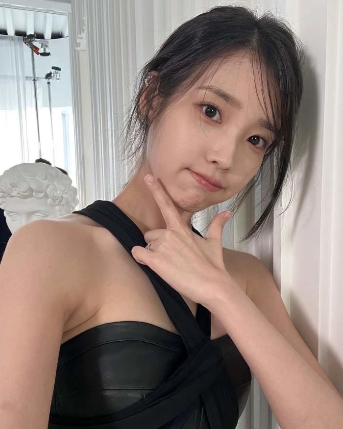 아이유, 절친으로 유명한 티아라 지연황재균 스타 커플 결혼식 축가 맡아 화제 아이유, 절친으로 유명한 티아라 지연황재균 스타 커플 결혼식 축가 맡아 화제