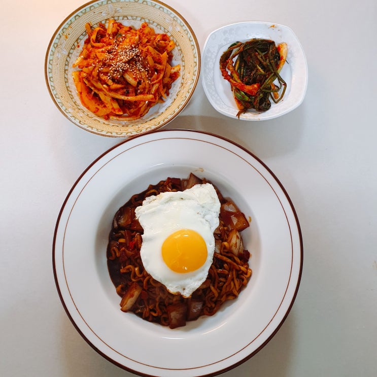 짜파게티 맛있게 끓이는 법 그리고 먹는 법 파김치와 짜사이무침 조합