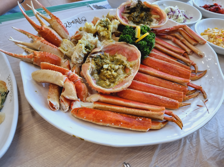  속초 직접 잡는 게맛 저렴 수율 빵빵히 즐길 수 있는 영금정 존맛탱집