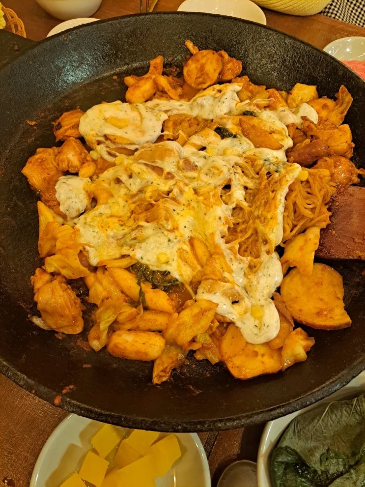 줄서는식당, 생방송투데이 닭갈비에 나온 부천맛집 '신림춘천집 부천중동현대점'(feat. 치즈 닭갈비, 감자전, 볶음밥) 줄서는식당, 생방송투데이 닭갈비에 나온 부천맛집 '신림춘천집 부천중동현대점'(feat. 치즈 닭갈비, 감자전, 볶음밥)