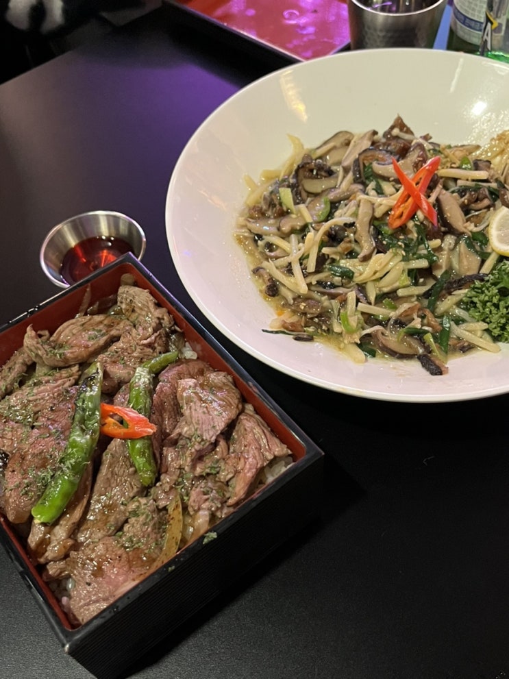  천안 불당동 맛집 | 분위기 좋고 감각적인 술집 <예술식당>의 유산슬, 스테이키동!