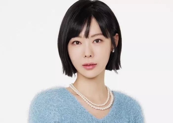 '나는 솔로' 11기 옥순, 흑발 변신 후 180도 달라진 이미지...스타일 바꾸니 37세로 안 보여 '나는 솔로' 11기 옥순, 흑발 변신 후 180도 달라진 이미지...스타일 바꾸니 37세로 안 보여