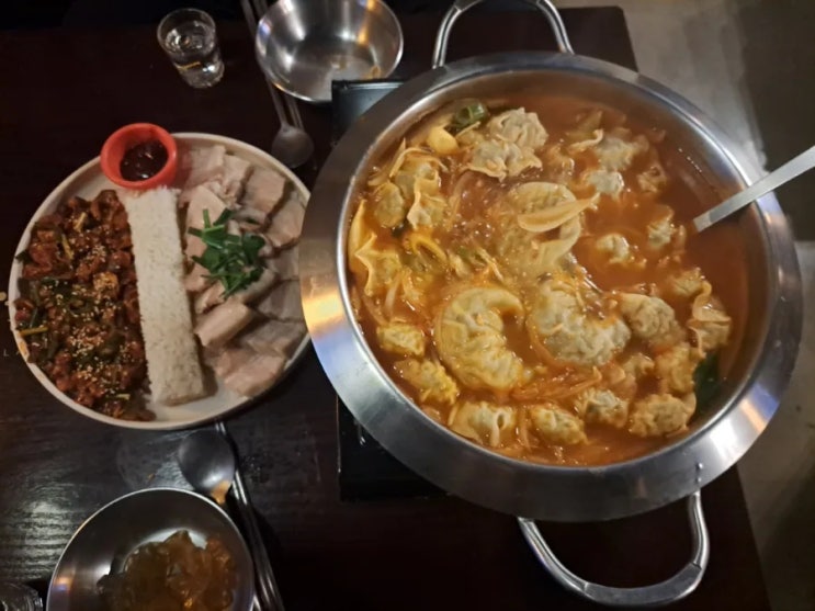 구로디지털단지안주맛집 '단골손님 구로디지털점'에서꼬막과수육한판 + 얼큰만두전골 후기 구로디지털단지안주맛집 '단골손님 구로디지털점'에서꼬막과수육한판 + 얼큰만두전골 후기