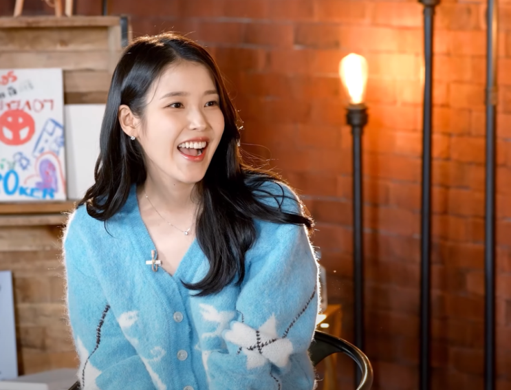 아이유, 22년 째 열혈 찐팬인 지오디(god) 완전체 만남...드디어 '성공한 덕후' 됐다 아이유, 22년 째 열혈 찐팬인 지오디(god) 완전체 만남...드디어 '성공한 덕후' 됐다