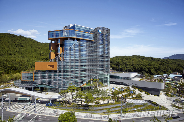 중부발전, LNG 직도입 확대…2025년 세계최대 블루수소 플랜트 중부발전, LNG 직도입 확대…2025년 세계최대 블루수소 플랜트
