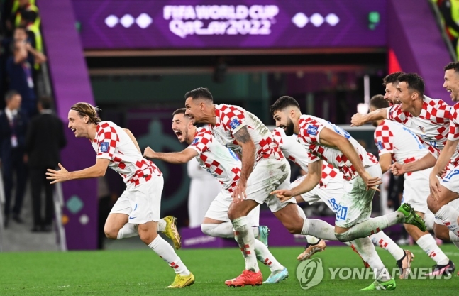'우승 후보' 브라질, 승부차기서 크로아티아에 져 탈락 '우승 후보' 브라질, 승부차기서 크로아티아에 져 탈락