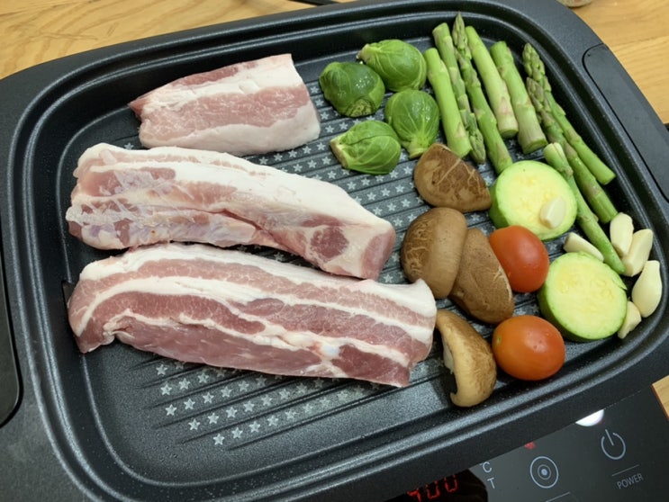 고기맛집 네모집 청담고수의  프리미엄 숙성 한돈 삼겹살 집에서 택배로 받아서 홈파티 분위기내며 맛있게 구워먹기! (삼겹살 400+네모집 야채 +네모집 특제소스 구성)