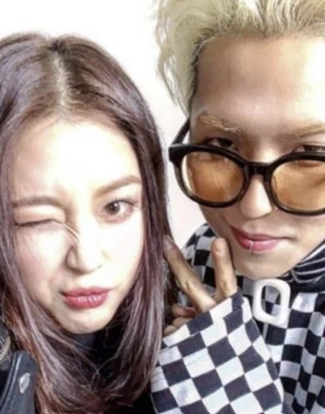'사내 연애' 송단아, 알고보니 래퍼 송민호 여동생...과감한 레깅스 입고 탄탄 뒤태 몸매 자랑해 '사내 연애' 송단아, 알고보니 래퍼 송민호 여동생...과감한 레깅스 입고 탄탄 뒤태 몸매 자랑해
