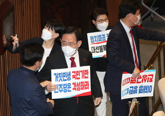 과이불개 올해 사자성어 왜 잘못하고 고치지 않는가 2022년 교수들이 뽑은 과이불개 올해 사자성어 왜 잘못하고 고치지 않는가 2022년 교수들이 뽑은
