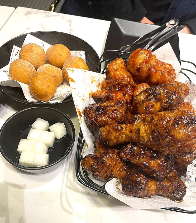  [교촌치킨] 신메뉴 레드오리지날+블랙시크릿(레블반반)+퐁듀치즈볼 먹은 후기/교촌메뉴