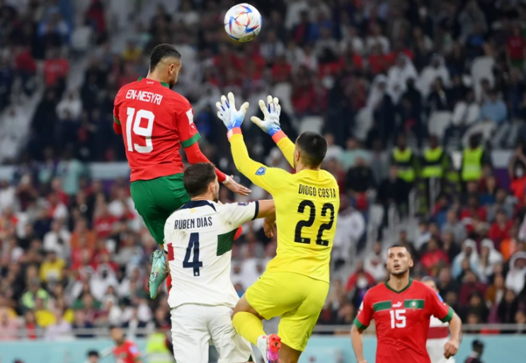 모로코는 계속 행진합니다 - 월드컵 8강전에서 포르투갈을 물리칩니다.