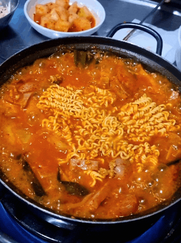  발산맛집 햄폭탄 부대찌개가 참 맛있는 정겨운 포차분위기 경아식당
