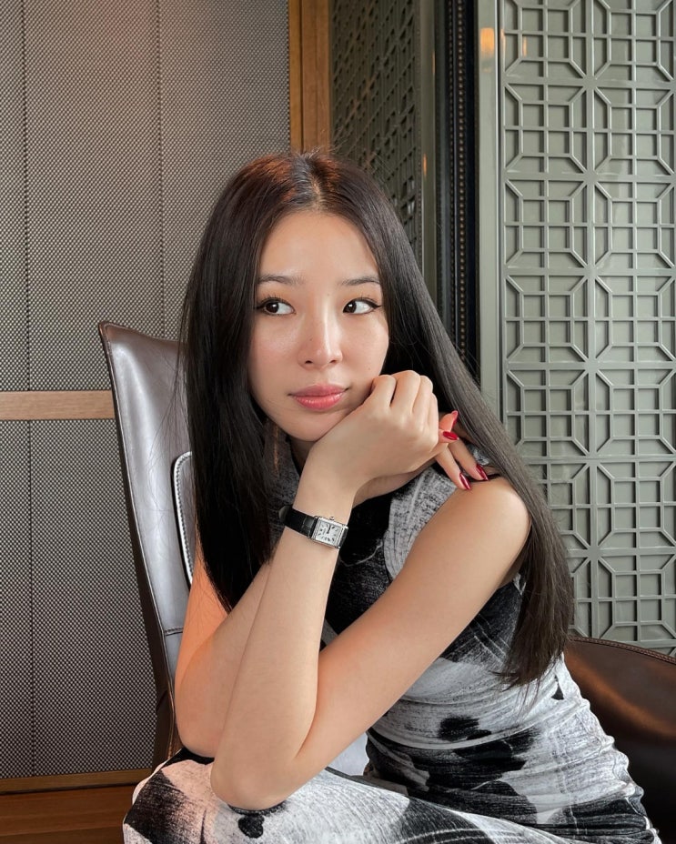 '스위스 겨울' 모델 아이린, 펑펑 내리는 눈 맞으며 겨울 제대로 즐기기...한겨울에 수영복 자태 뽐내 '스위스 겨울' 모델 아이린, 펑펑 내리는 눈 맞으며 겨울 제대로 즐기기...한겨울에 수영복 자태 뽐내