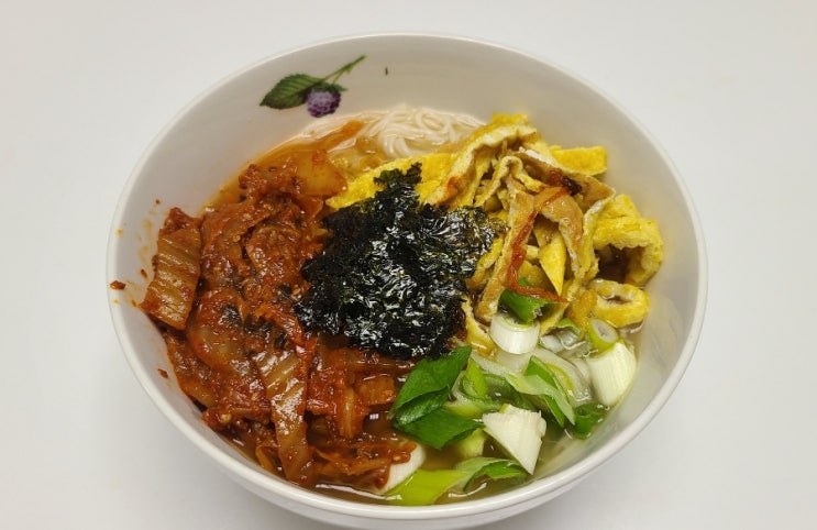볶음김치 잔치국수 만들기 김치국수 한 끼 볶음김치 잔치국수 만들기 김치국수 한 끼