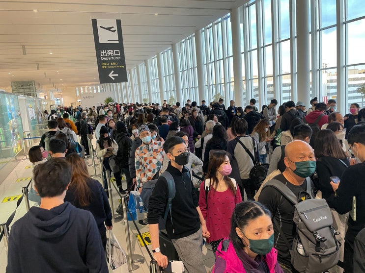  일본 신치토세 공항 입국심사 출국심사 엑스레이검사 대기만 2시간 예상하세요