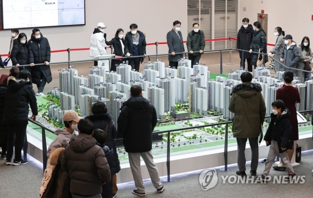 1년새 확 달라진 청약시장…서울 아파트 경쟁률 163대1→9대1 1년새 확 달라진 청약시장…서울 아파트 경쟁률 163대1→9대1