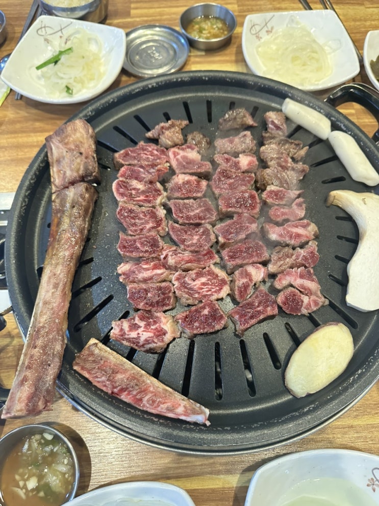  대전 송탄우대짚불갈비 돼지갈비 에서 우대갈비와 키조개관자삼합