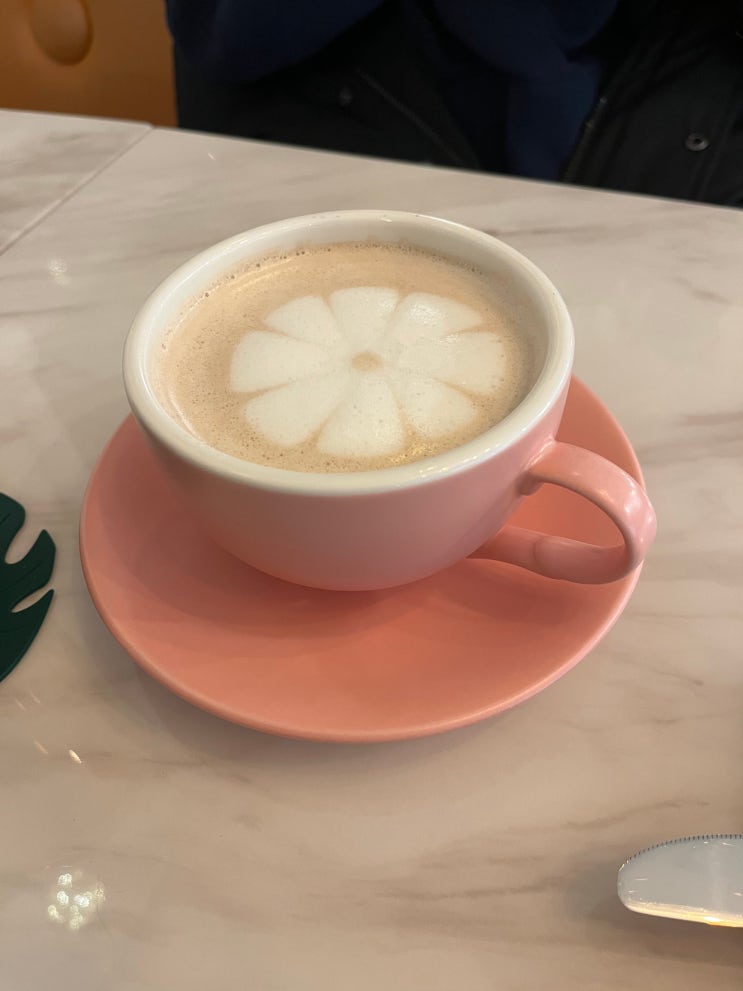 ::수원:: 조원동 동네카페 '커피홍'에서 후식으로 허니브레드