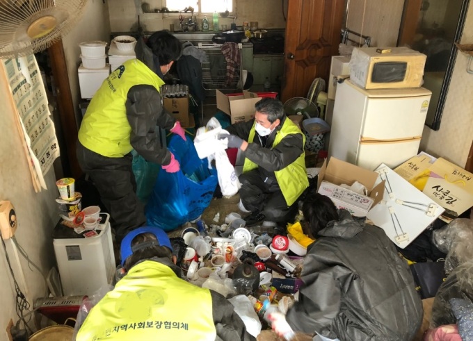 "미소와 '고맙다'는 한 마디에 명예사회복지공무원으로서 큰 보람" "미소와 '고맙다'는 한 마디에 명예사회복지공무원으로서 큰 보람"