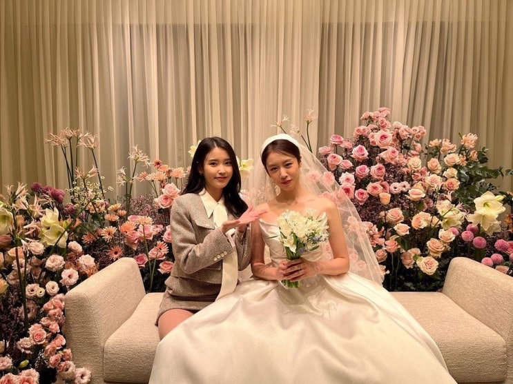 '힘든 시절 눈물' 아이유와 지연, 의리의 93년생 동갑내기 절친 우정에 감동 "여왕처럼 살아" '힘든 시절 눈물' 아이유와 지연, 의리의 93년생 동갑내기 절친 우정에 감동 "여왕처럼 살아"