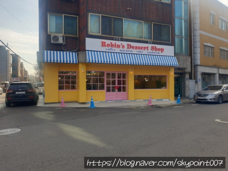  갈산동 커피숍 로빈스 디저트샵  키덜트(kdult)가좋아할만한 컬러풀한갬성 가득한 커피집