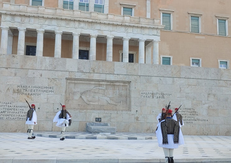 그리스, 튀르키예(터키) 패키지여행 : 2일차 (아테네 : 그리스 국회의사당, 신타그마광장, 하드리아누스의 문)