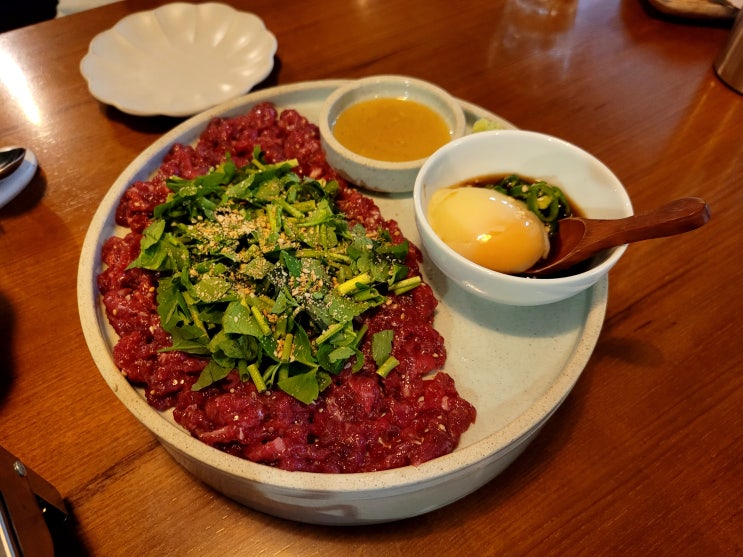  강남구청역 맛집 구월의소철 한우 육회 술집