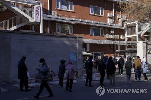 中 위드코로나 이행 진통…응급전화 북새통·약품 품귀 우려