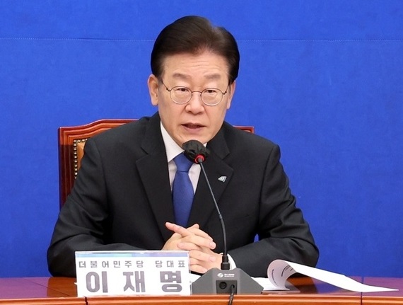 <b>이재명</b> 대표 ‘국민속으로 <b>경청투어</b>’<b>충북</b> 타운홀 미팅 개최
