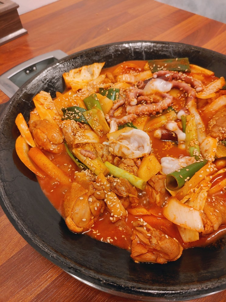 송파구 방이동) 태형닭갈비 - 강황향이 진한, 큼지막한 닭고기와 신선한 낙지가 조화를 이루는