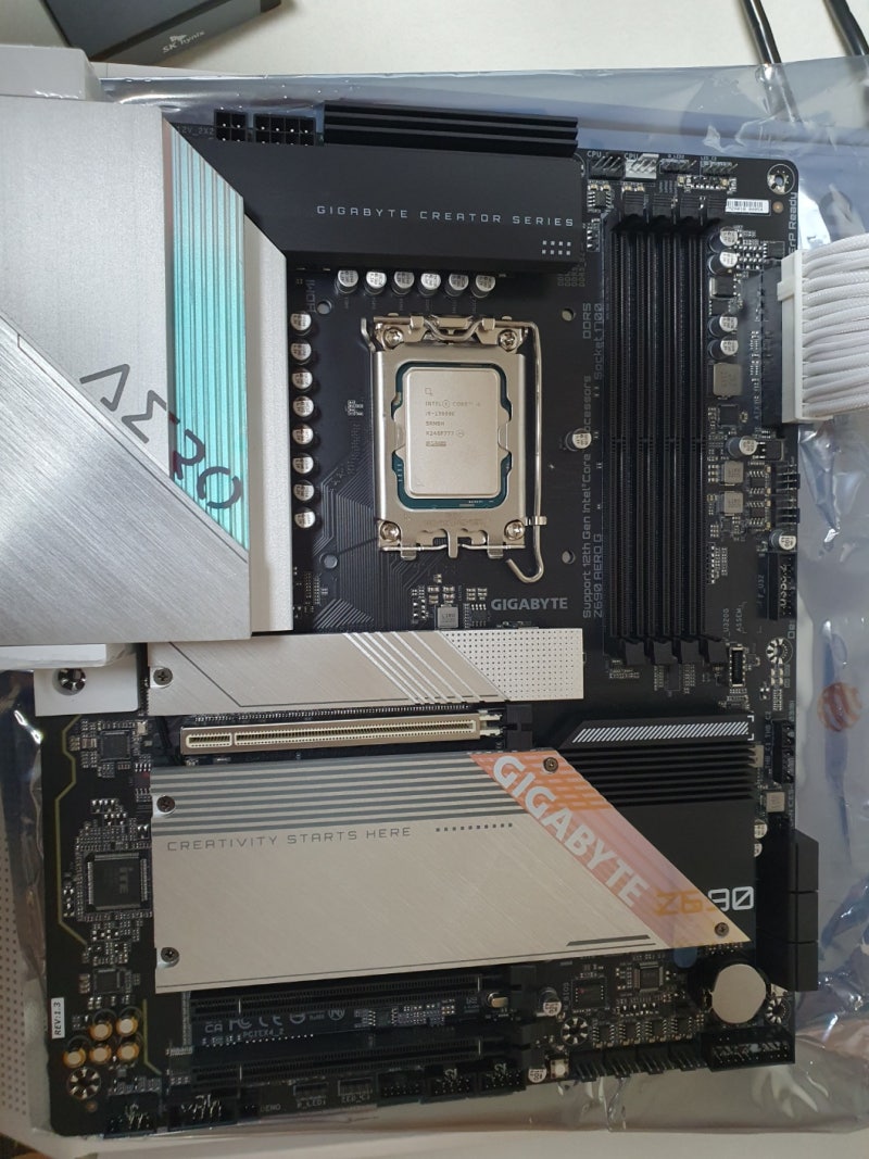 GIGABYTE Z690 AERO G DDR5 구매 및 조립 후기