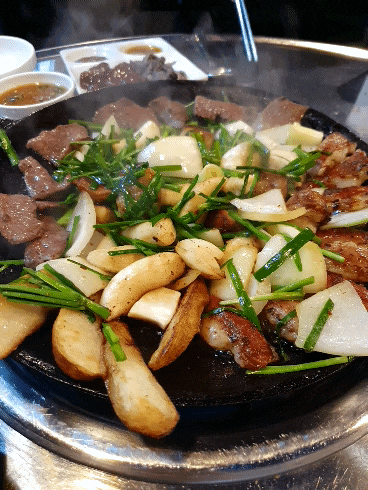  깔끔하고 고소한 곱창과 볶음밥 사당맛집 바른황소곱창