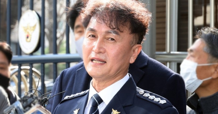 새벽은 온다"고 말했던 <b>류삼영</b> 총경에게 <b>정직</b> 3개월/최석태/
