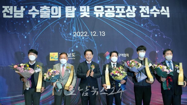  전남도, ‘제59회 무역의 날 수출탑 및 유공 포상자 전수식’…수출 우량기업 격려