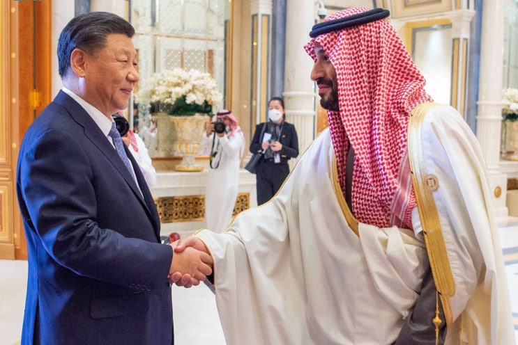 시진핑, 사우디 석유·가스 위안화로 결제… ‘오일위안’으로 ‘달러 패권’에 도전