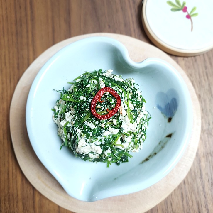  세발나물무침레시피. 저염 두부세발나물 손질 데치기 세발나물요리 효능 영양.초고추장무침.고기와어울리는. 두부요리  두부무침 두부반찬
