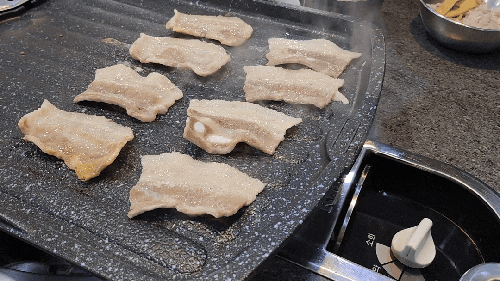  독산 흑백집 , 냉삼 가성비 맛집 ! 소주는 4천원 , 볶음밥은 무제한 0원 ~