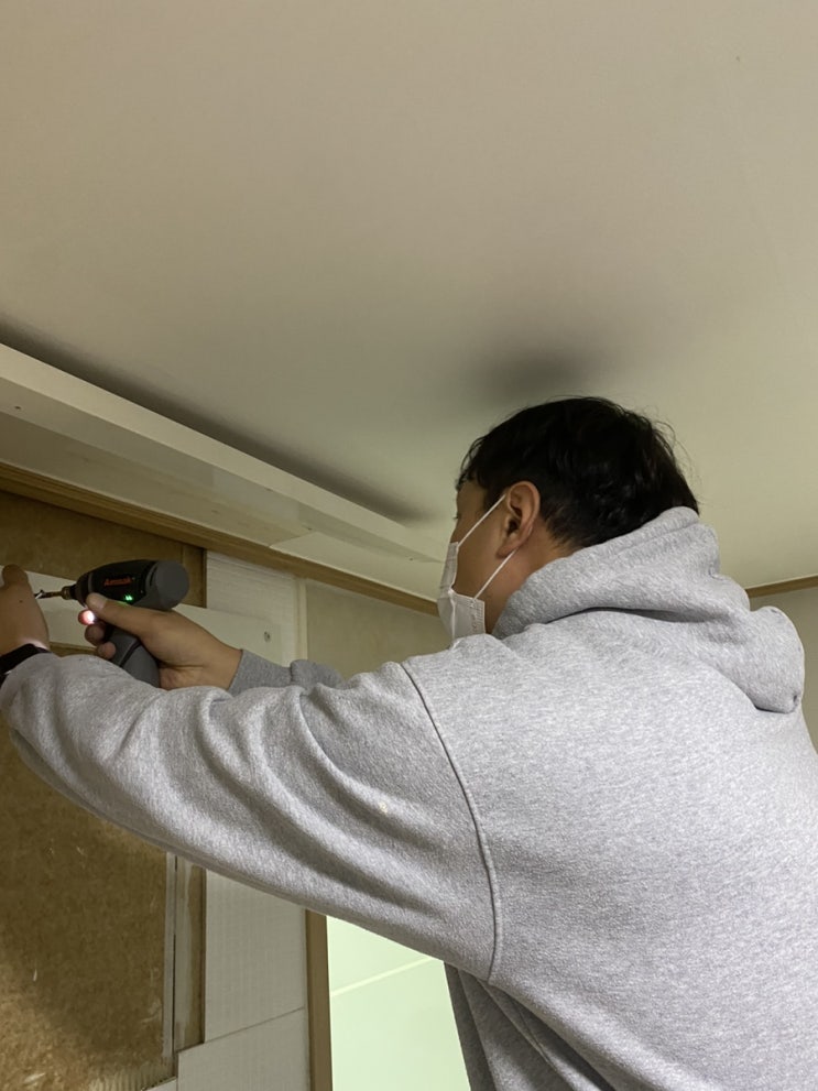  부서진 싱크대 상부장 수리( 처지고 파손된 상부장 부분 교체 작업으로 원상복구한 후기)