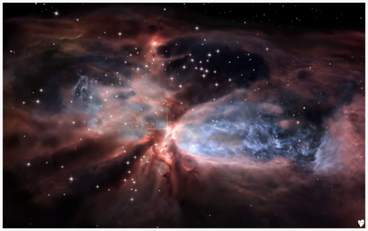 허블 망원경의 천사 성운으로 생각한 우주 속 인간